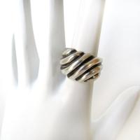Vintage Sterling Silver Ring with Puffy Ribbed Wavy Organic Lines - Classic Modernist Jewelry for Everyday Wear