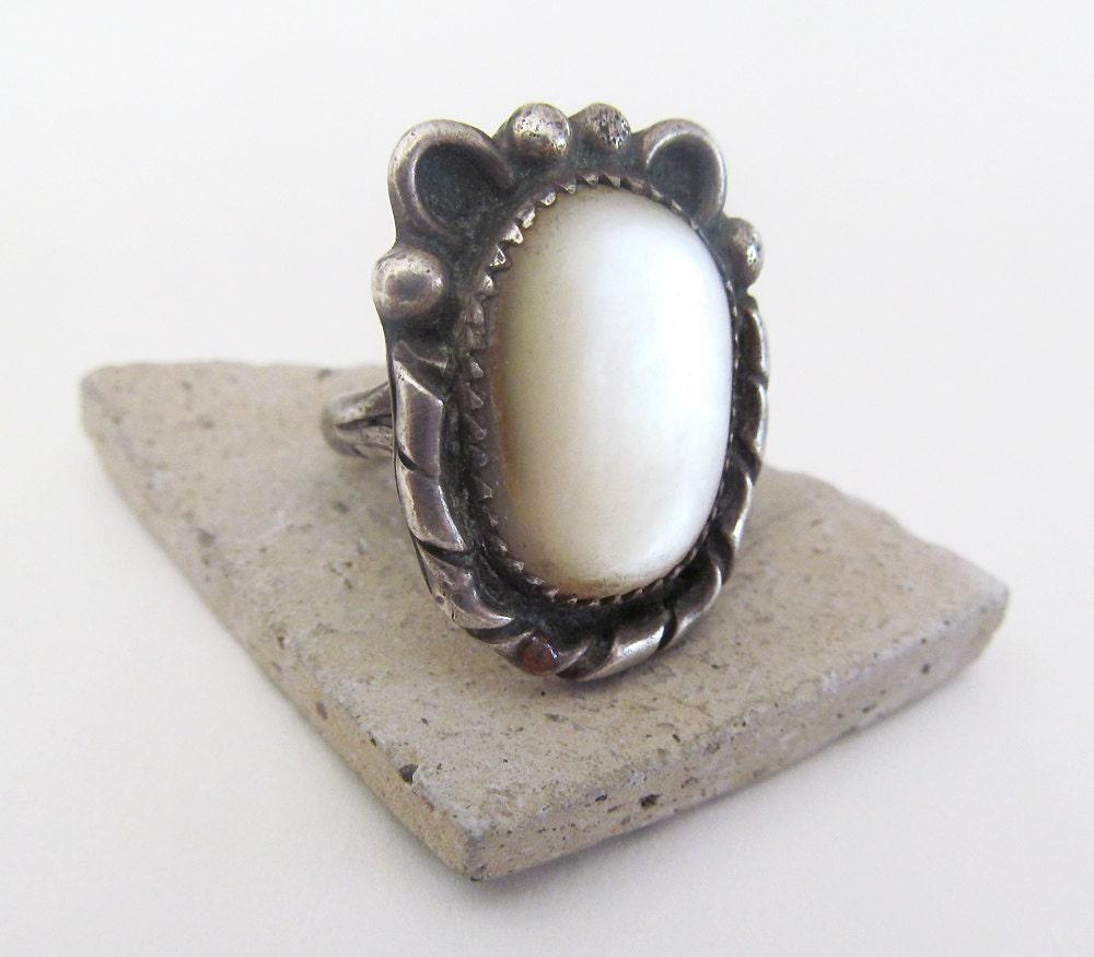 Sterling Silver & Mother of Pearl Ring - Vintage Southwestern Jewelry