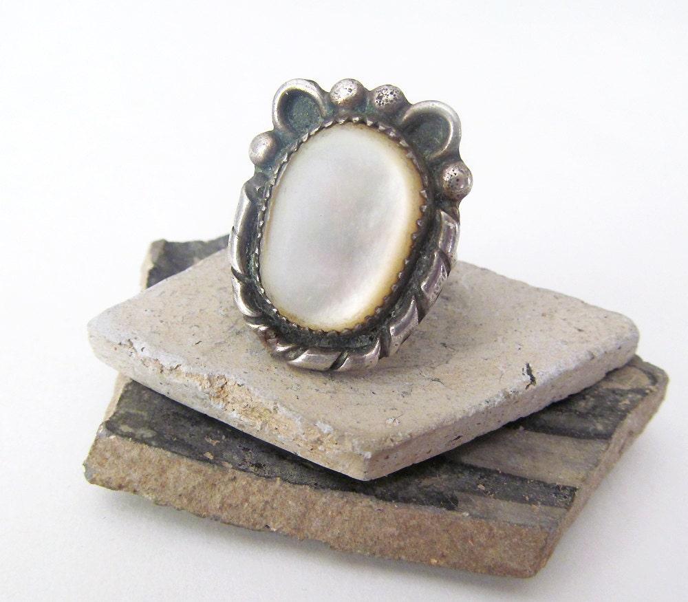 Sterling Silver & Mother of Pearl Ring - Vintage Southwestern Jewelry