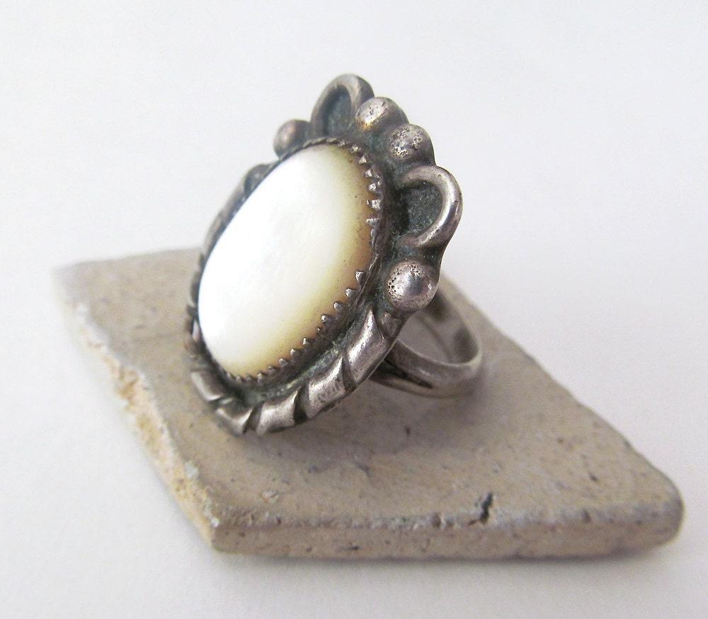 Sterling Silver & Mother of Pearl Ring - Vintage Southwestern Jewelry