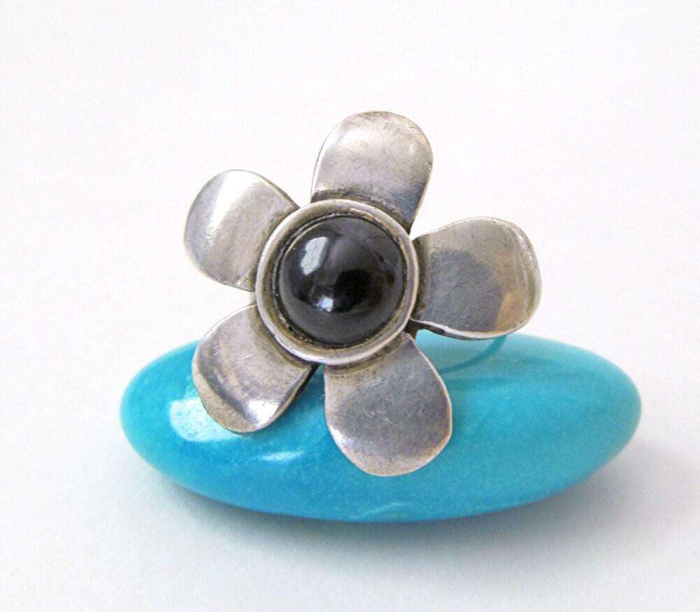 Sterling Silver Flower Ring with Black Onyx Gemstone - Vintage Boho Retro Style Jewelry