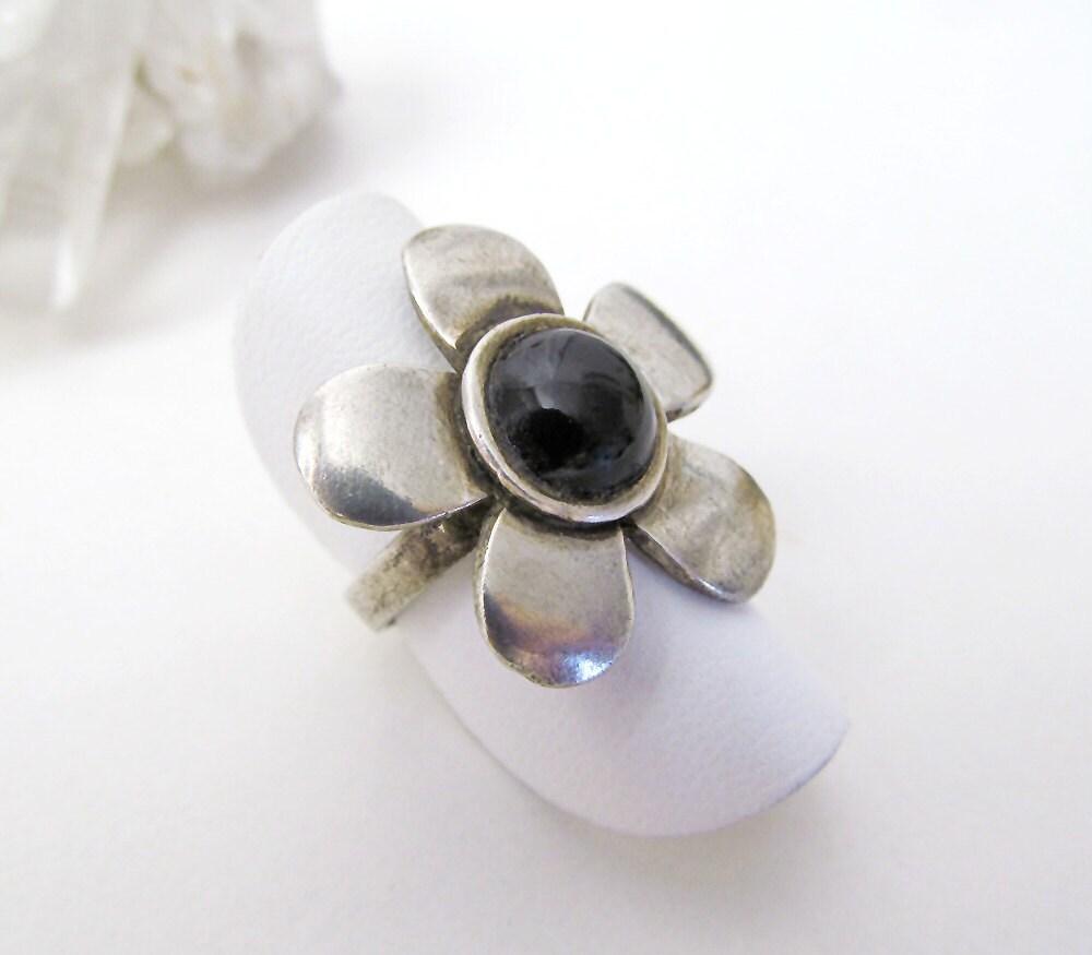 Sterling Silver Flower Ring with Black Onyx Gemstone - Vintage Boho Retro Style Jewelry