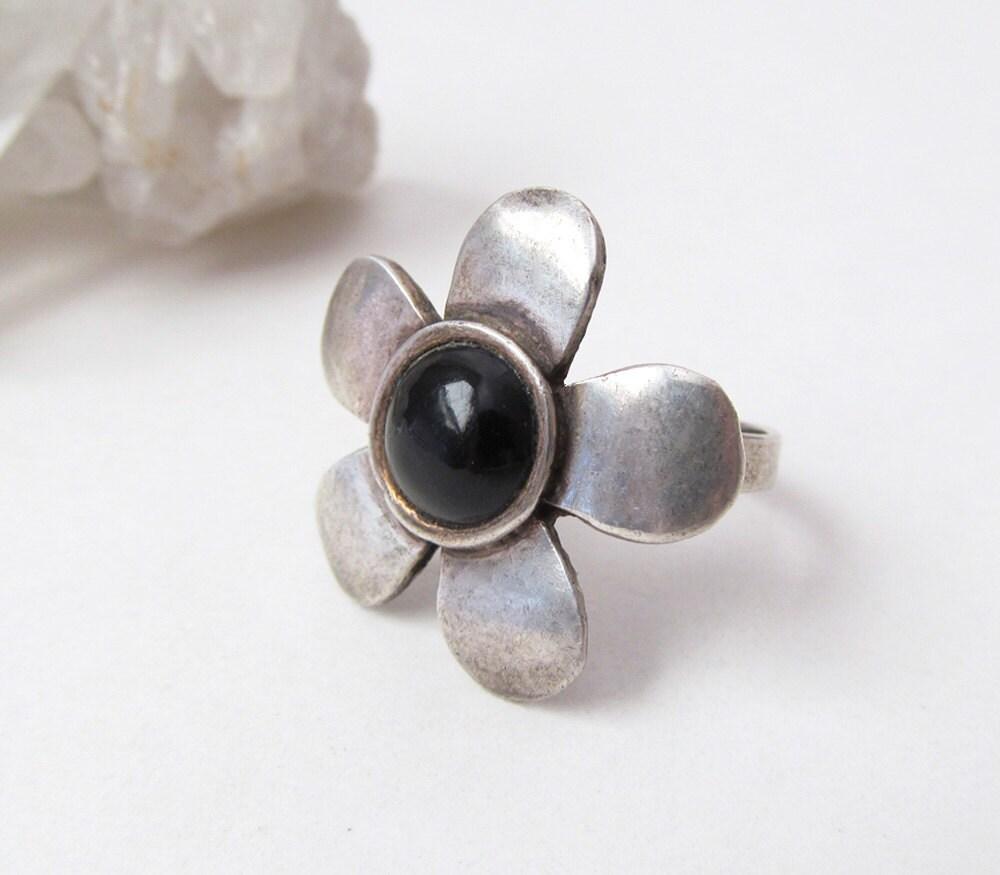 Sterling Silver Flower Ring with Black Onyx Gemstone - Vintage Boho Retro Style Jewelry