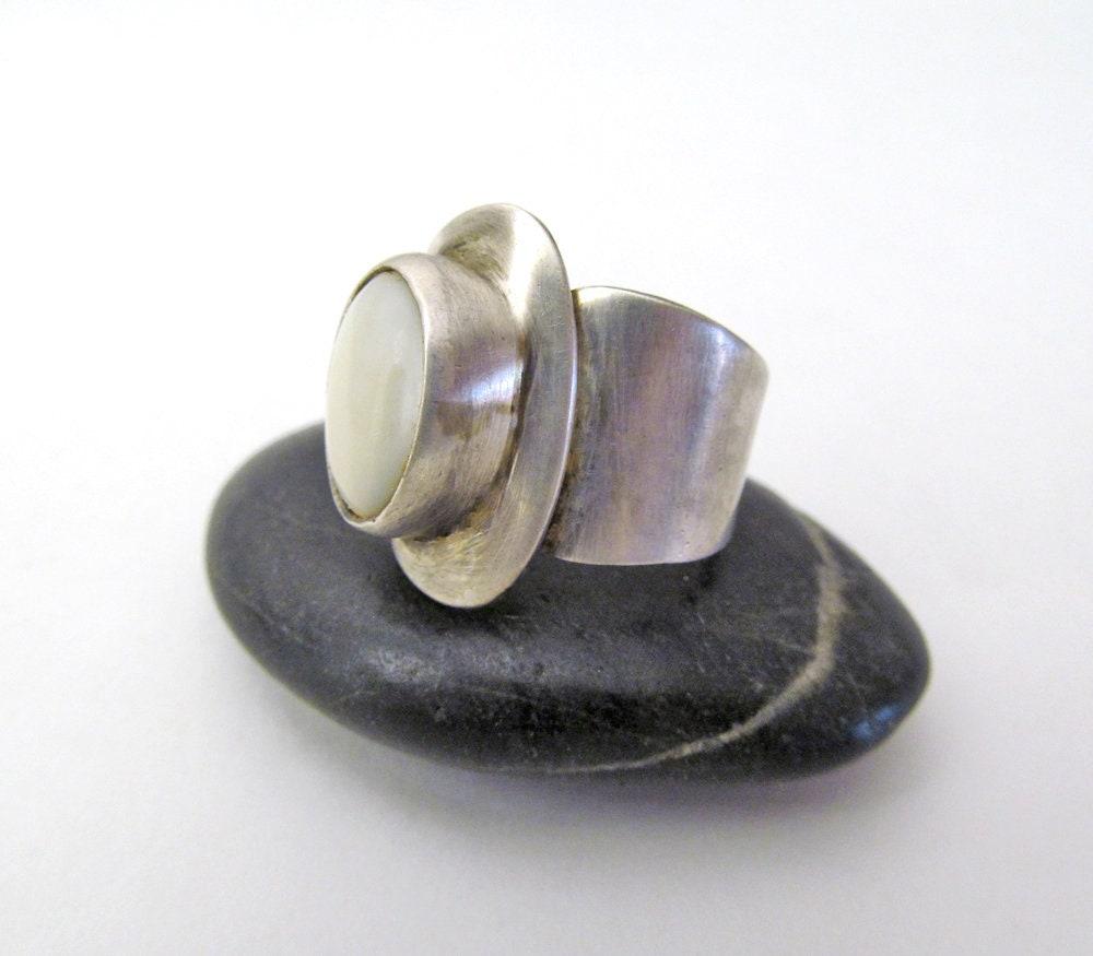 Mother of Pearl Sterling Silver Statement Ring - Vintage Mexico 925 Sterling Jewelry