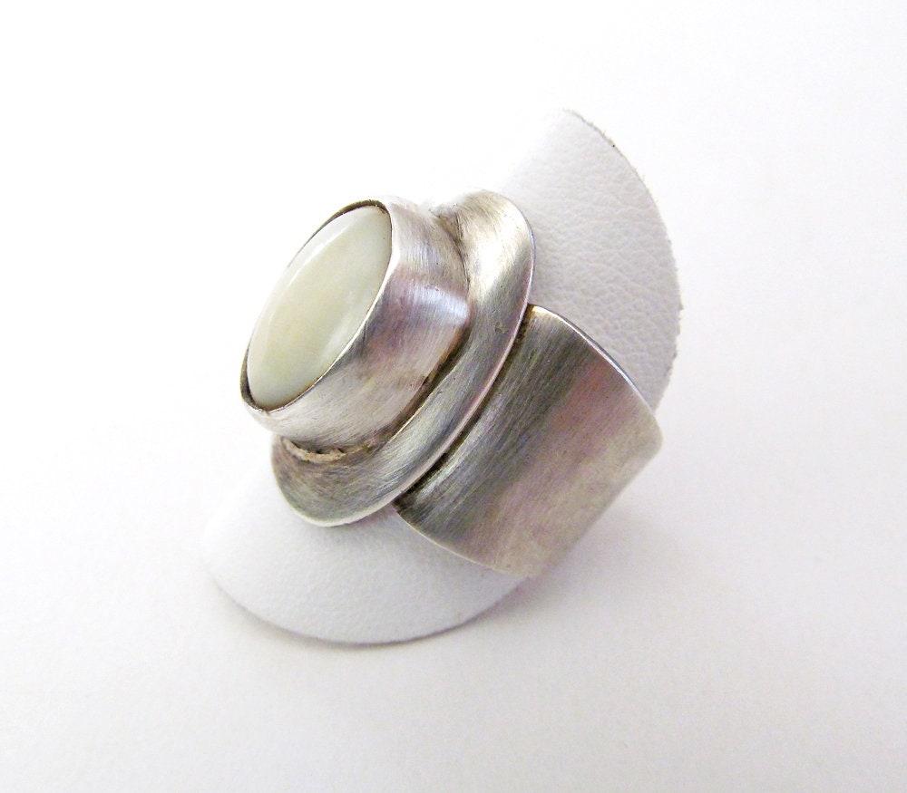 Mother of Pearl Sterling Silver Statement Ring - Vintage Mexico 925 Sterling Jewelry