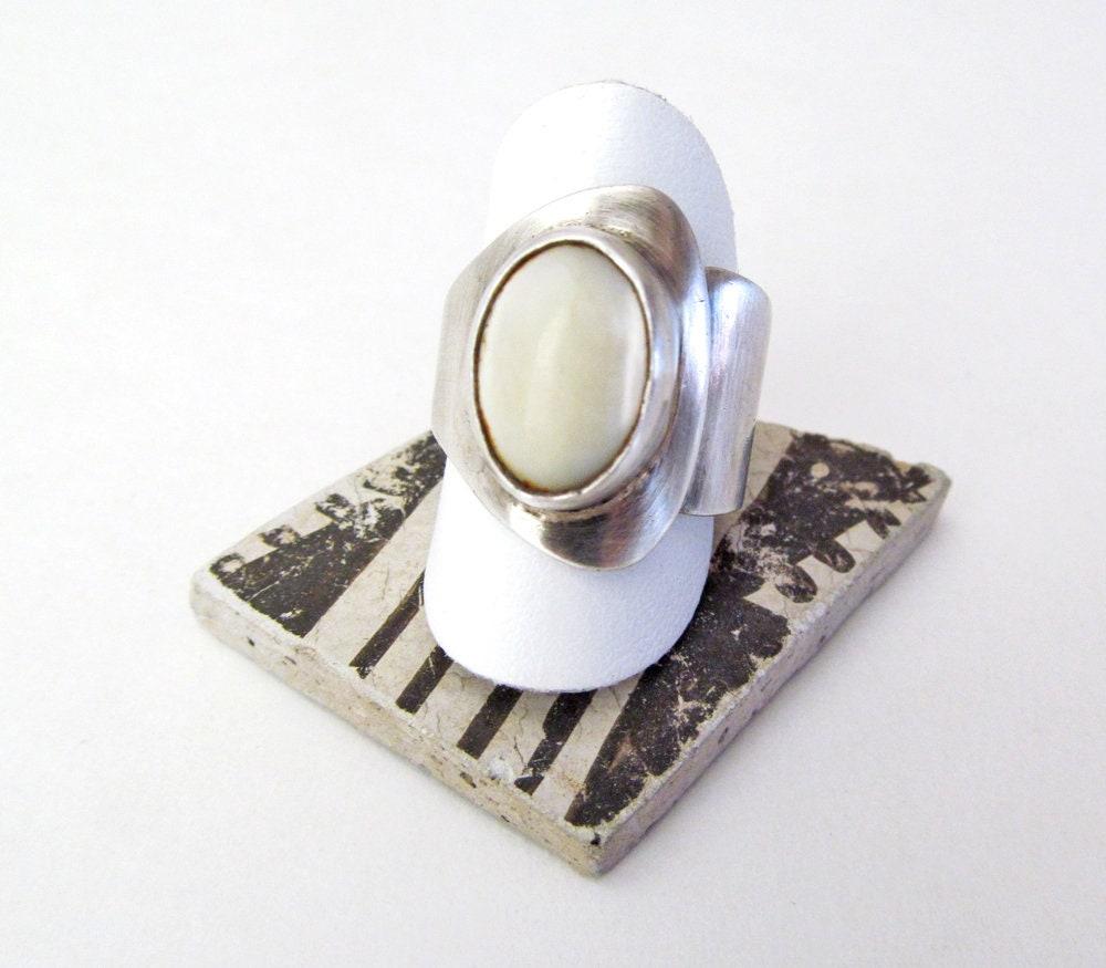 Mother of Pearl Sterling Silver Statement Ring - Vintage Mexico 925 Sterling Jewelry