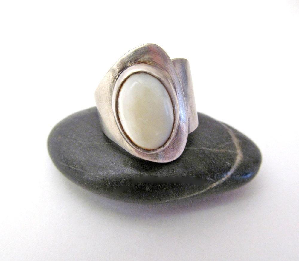 Mother of Pearl Sterling Silver Statement Ring - Vintage Mexico 925 Sterling Jewelry