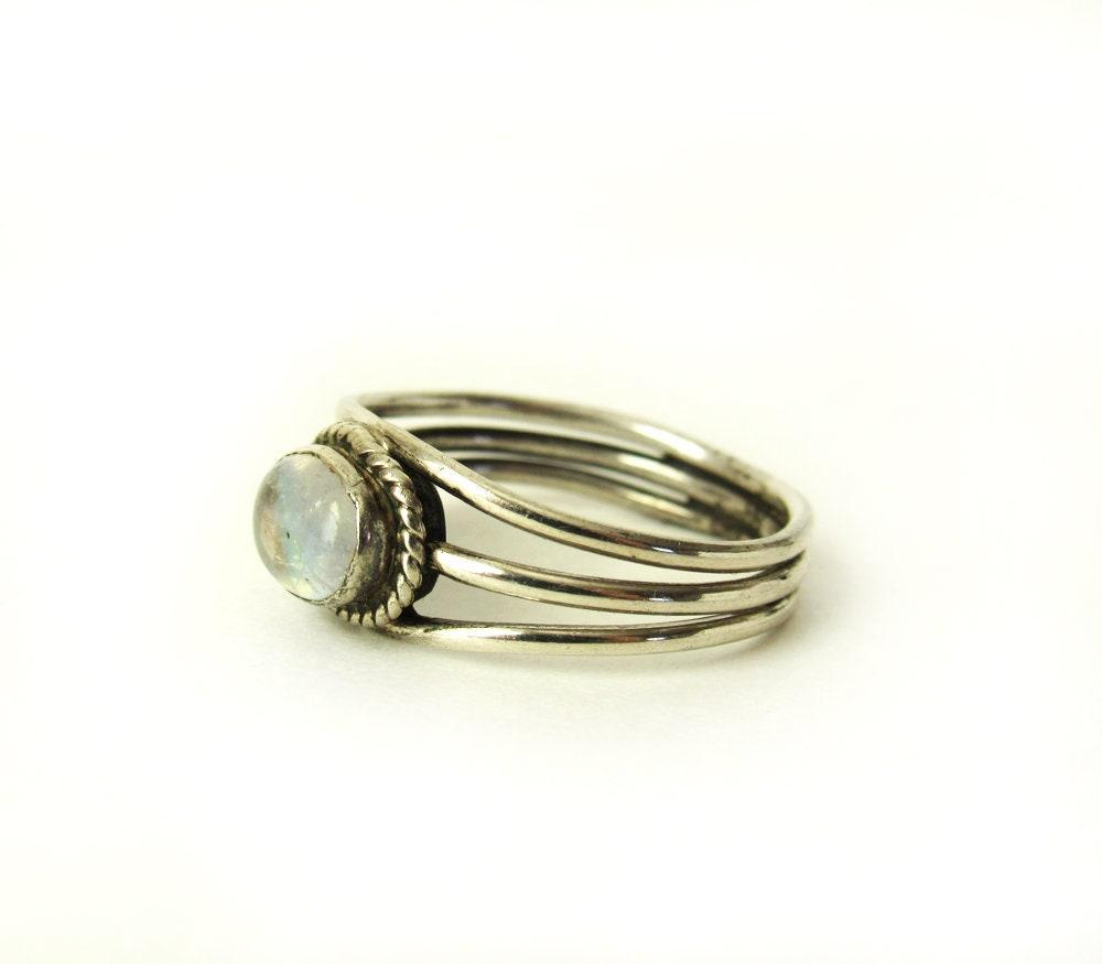 Delicate Dainty Sterling Silver Moonstone Ring Size 7-1/2 - Vintage 925 Silver & Gemstone Jewelry