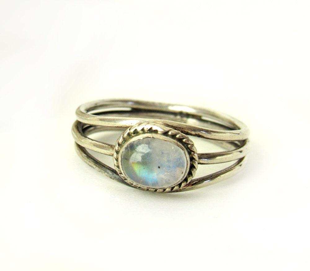 Delicate Dainty Sterling Silver Moonstone Ring Size 7-1/2 - Vintage 925 Silver & Gemstone Jewelry