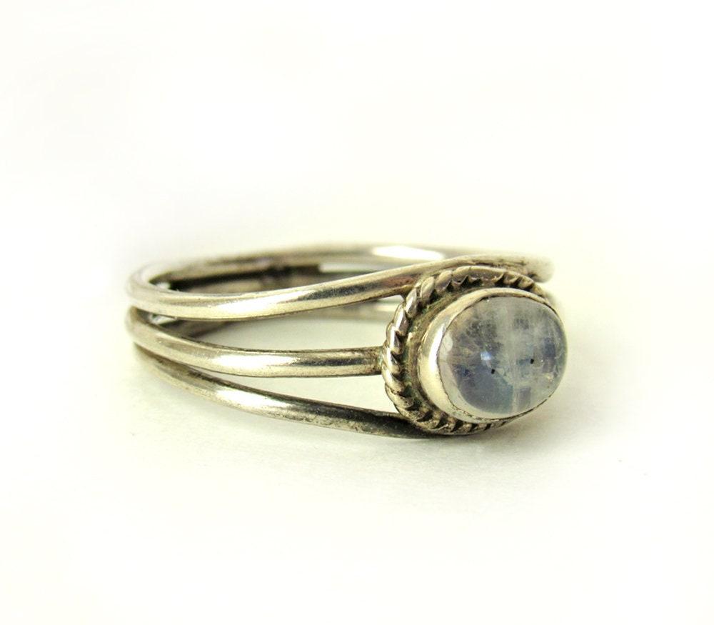 Delicate Dainty Sterling Silver Moonstone Ring Size 7-1/2 - Vintage 925 Silver & Gemstone Jewelry