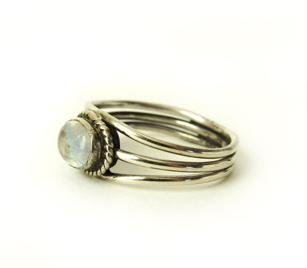 Delicate Dainty Sterling Silver Moonstone Ring Size 7-1/2 - Vintage 925 Silver & Gemstone Jewelry