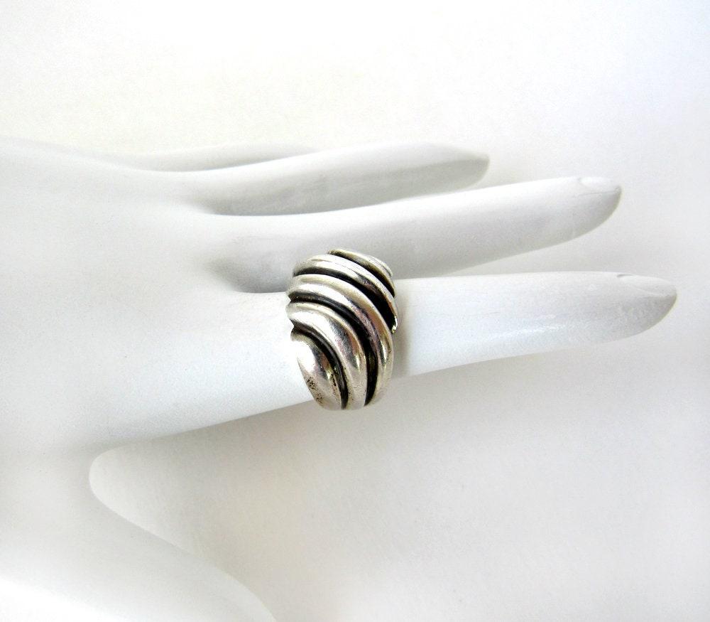 Vintage Sterling Silver Ring with Puffy Ribbed Wavy Organic Lines - Classic Modernist Jewelry for Everyday Wear