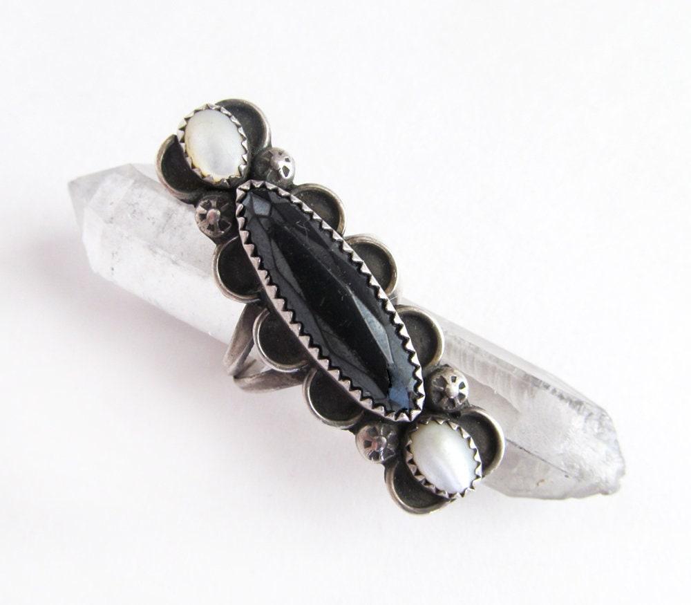 Vintage Southwestern Sterling Silver Ring with Faceted Hematite & Mother of Pearl 