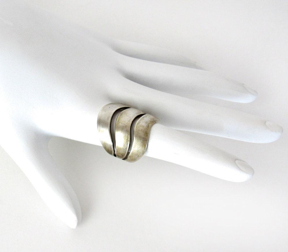 Oxidized Sterling Silver Ring with Triple Wavy Bands - Vintage Modernist Jewelry