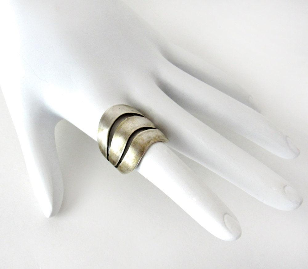 Oxidized Sterling Silver Ring with Triple Wavy Bands - Vintage Modernist Jewelry