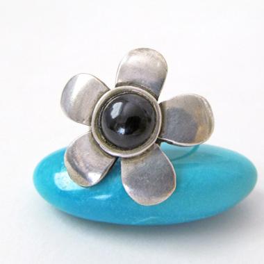 Sterling Silver Flower Ring with Black Onyx Gemstone - Vintage Boho Retro Style Jewelry