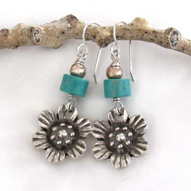 These handcrafted earrings feature silver tone pewter flowers accented with turquoise stones and round pewter beads. The flowers have a beautiful 3-dimensional design with lots of great detail. They'll make a great gift for a gardener, nature or flower lover.