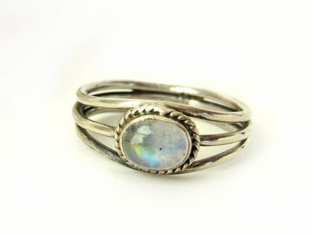 Delicate Dainty Sterling Silver Moonstone Ring Size 7-1/2 - Vintage 925 Silver & Gemstone Jewelry