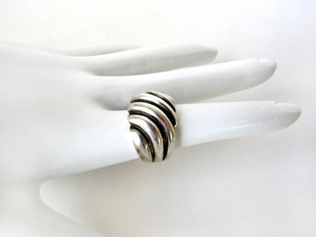 Vintage Sterling Silver Ring with Puffy Ribbed Wavy Organic Lines - Classic Modernist Jewelry for Everyday Wear